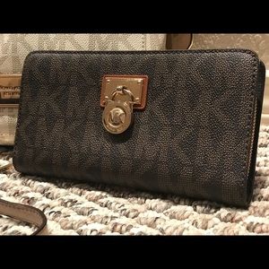 Michael Kors Hamilton Signature Continental Wallet